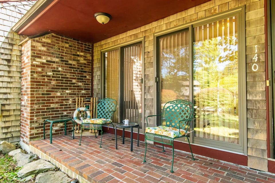 Spacious Home w Finished Game Room House in North Eastham