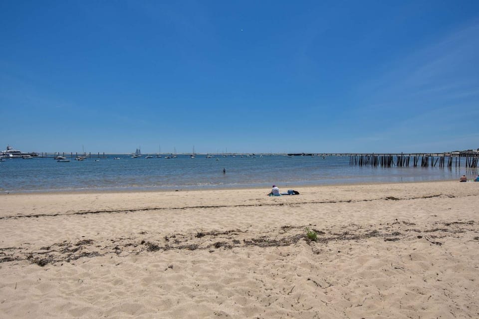 NEW AC 1 Bedroom w Private Deck & Patio House in Provincetown