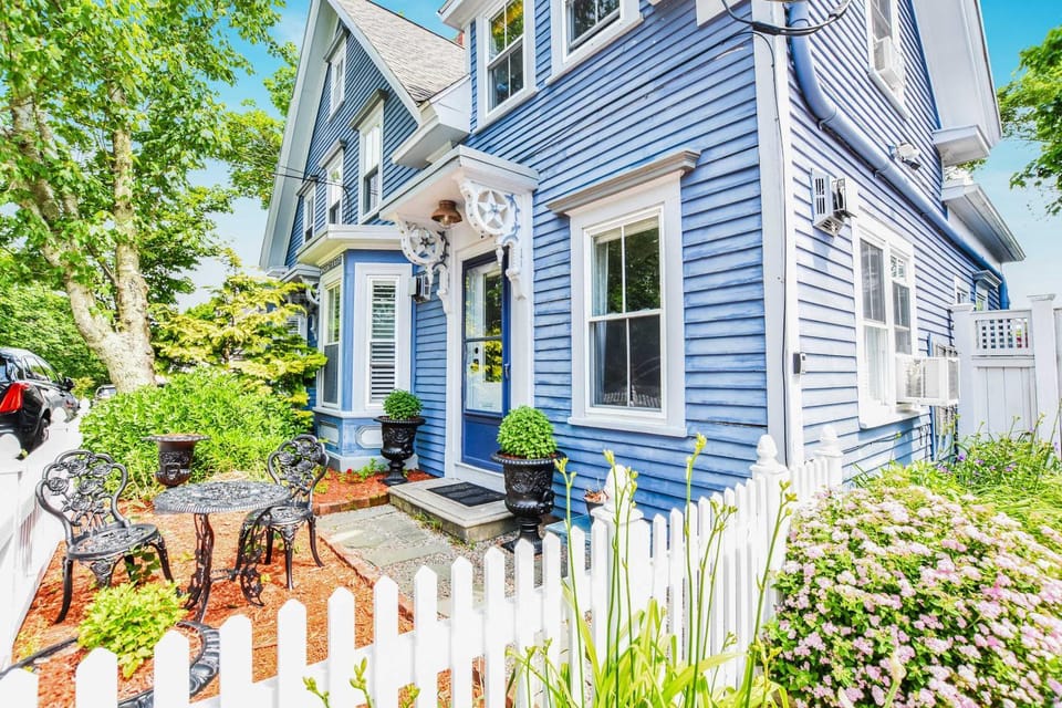 Gas Fireplace Front Patio & Parking Spot House in Provincetown