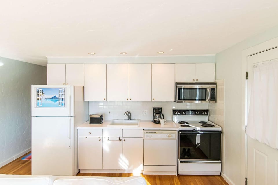 East End Condo Across from Assoc Beach House in Provincetown