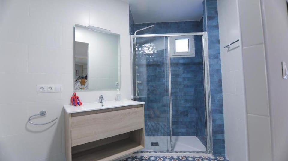 Shower, Bathroom, towels