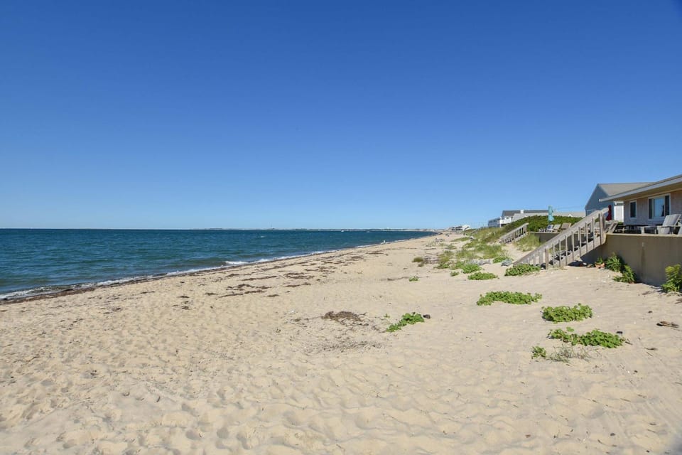 Beautiful Views of Cape Cod Bay House in North Truro