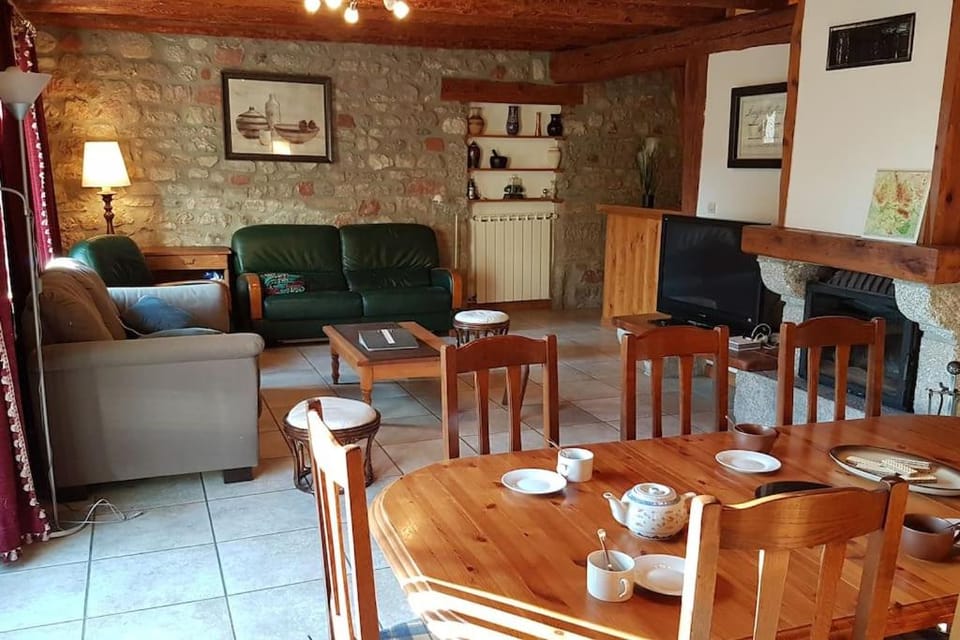 Seating area, Dining area