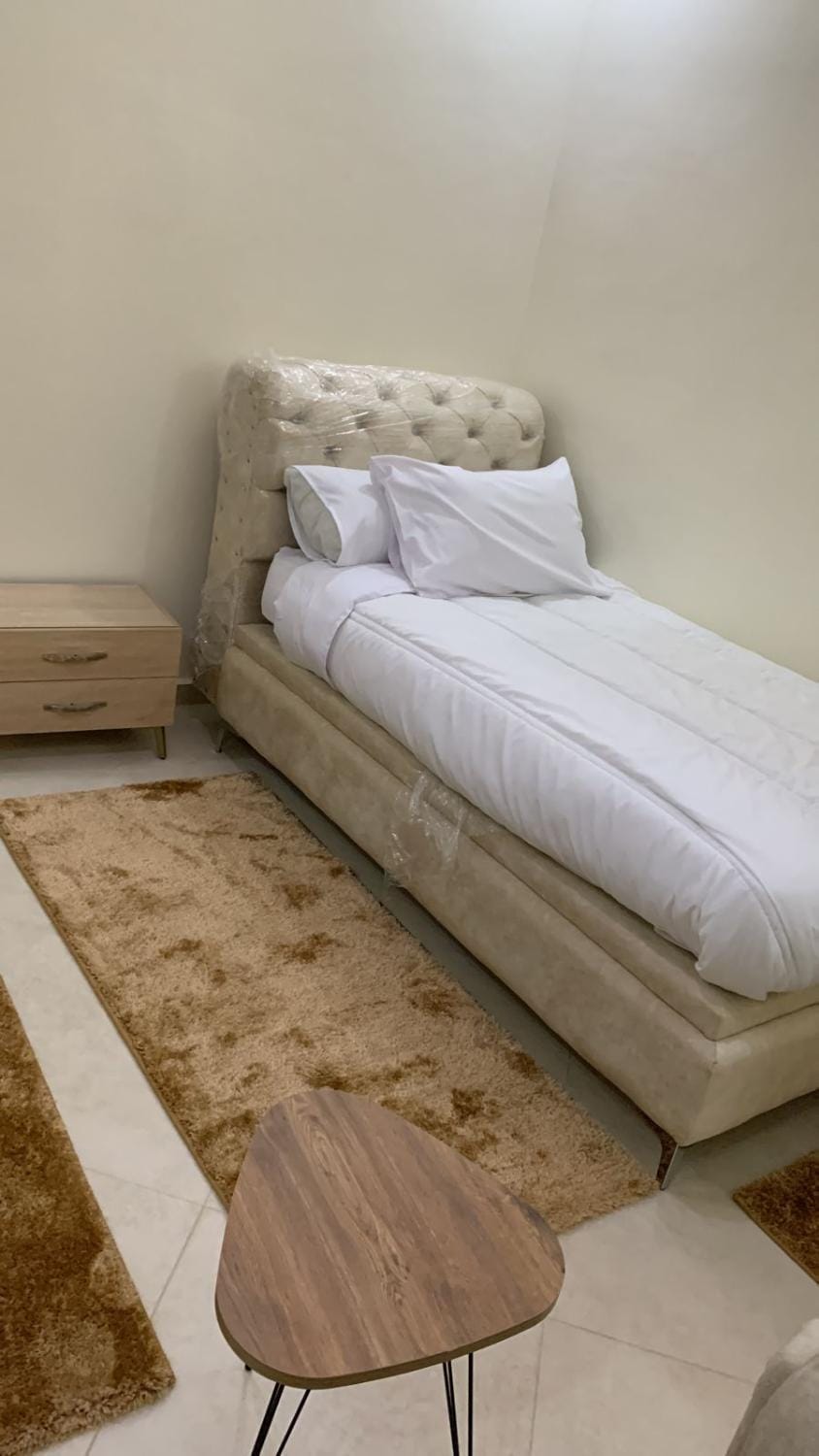 Bed, Living room
