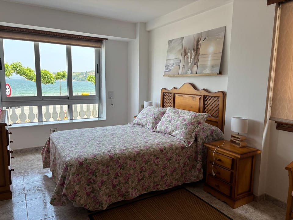 Piso primera línea playa Miño/La Coruña Apartment in O Eume