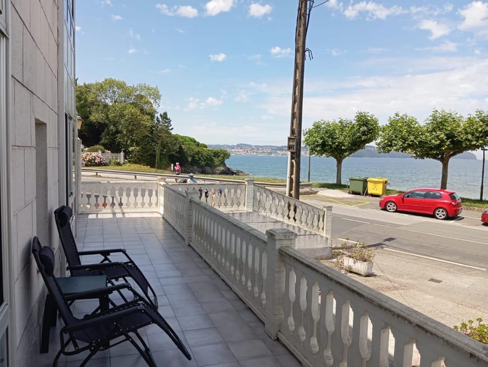 Piso primera línea playa Miño/La Coruña Apartment in O Eume