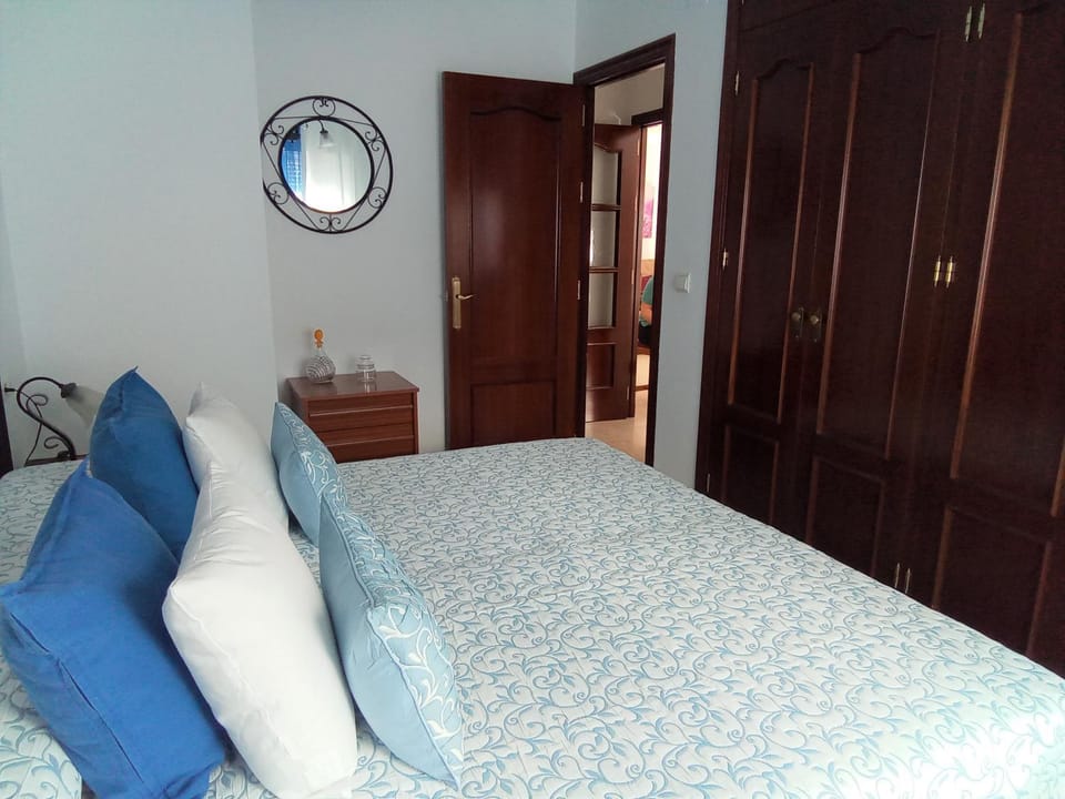Bed, Photo of the whole room, Bedroom, wardrobe
