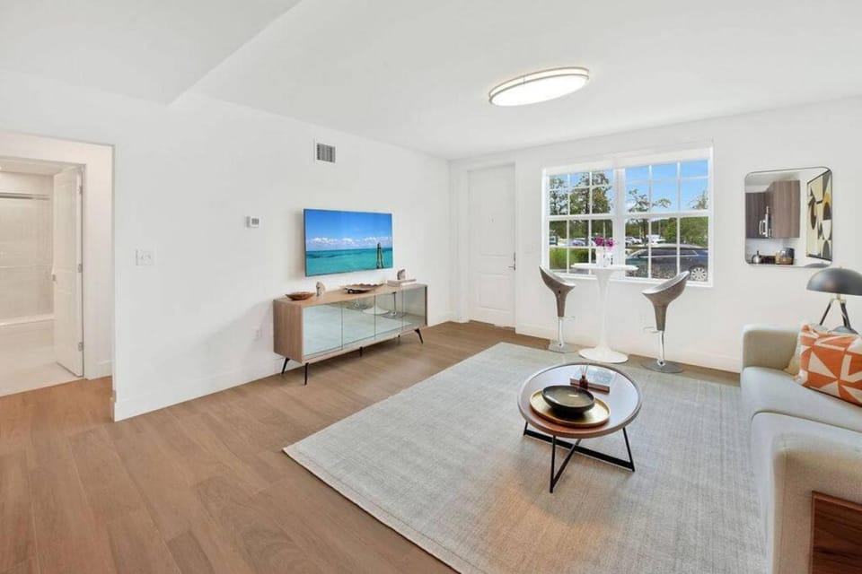 Gardenia - The Designer Apartment Apartment in Lake Worth