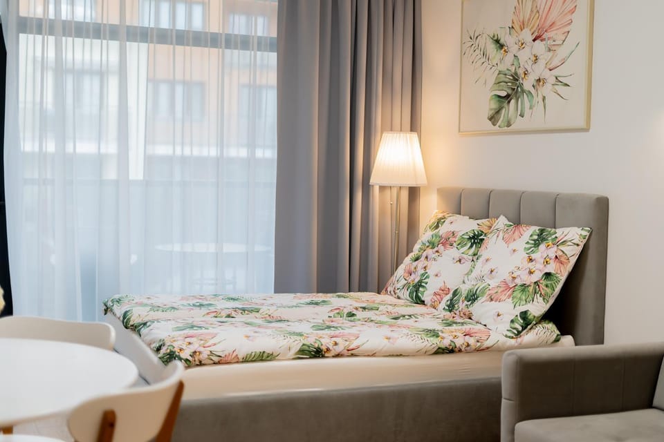 Bed, Living room