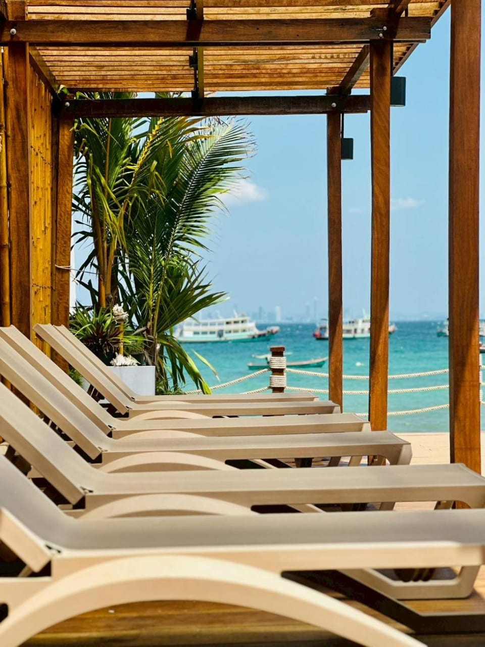 Property building, Day, Natural landscape, Living room, Seating area, Sea view, Inner courtyard view, sunbed, sunbed
