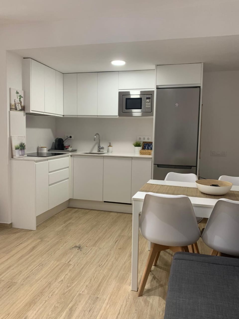Kitchen or kitchenette, Dining area, stove