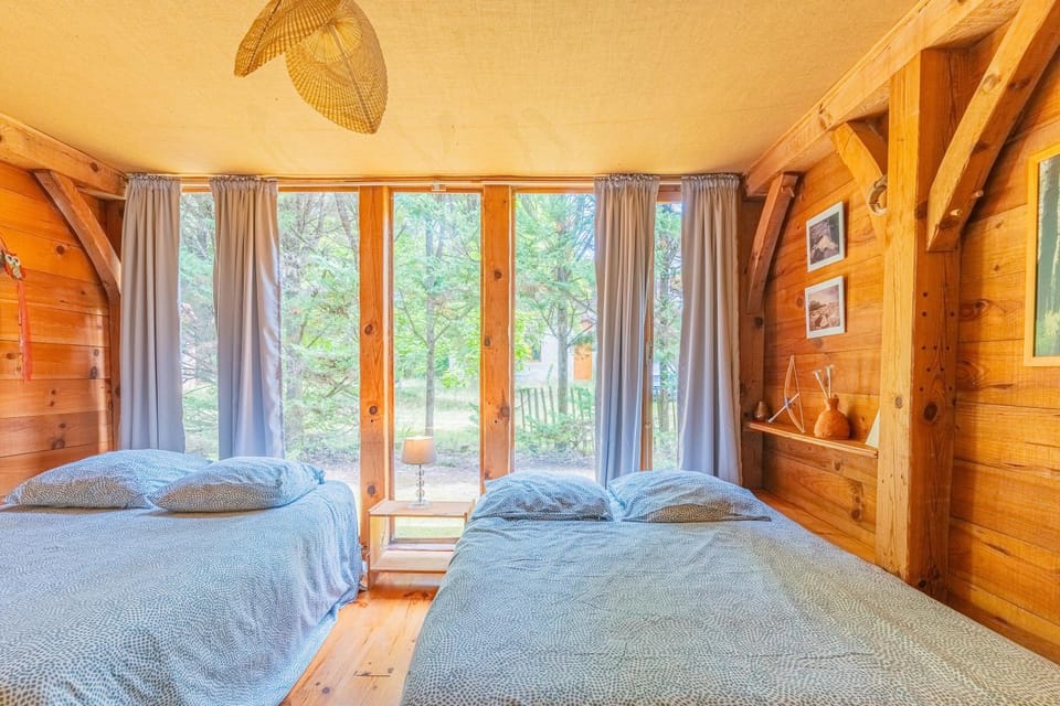 Property building, Living room, Bedroom