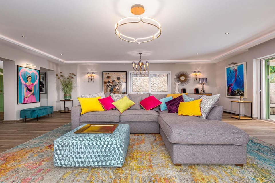 Living room, Seating area
