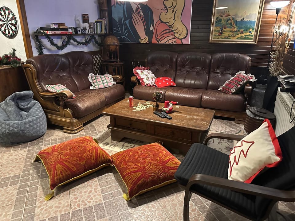 Living room, Seating area