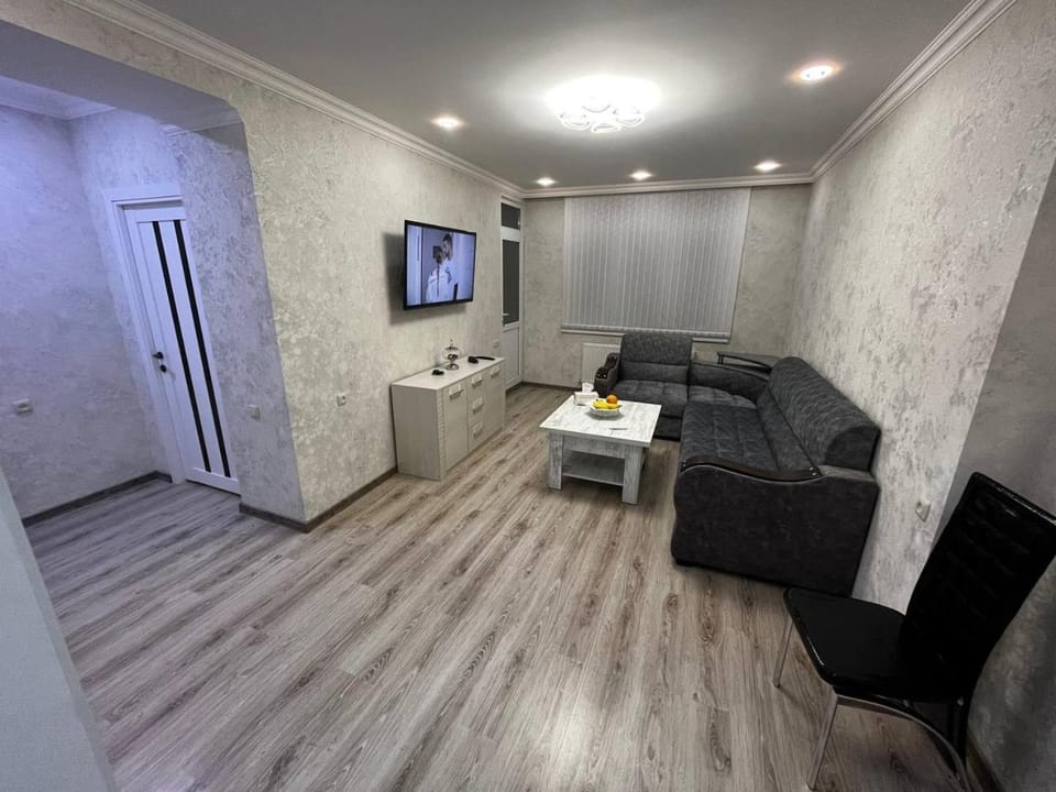 TV and multimedia, Kitchen or kitchenette, Living room, Seating area