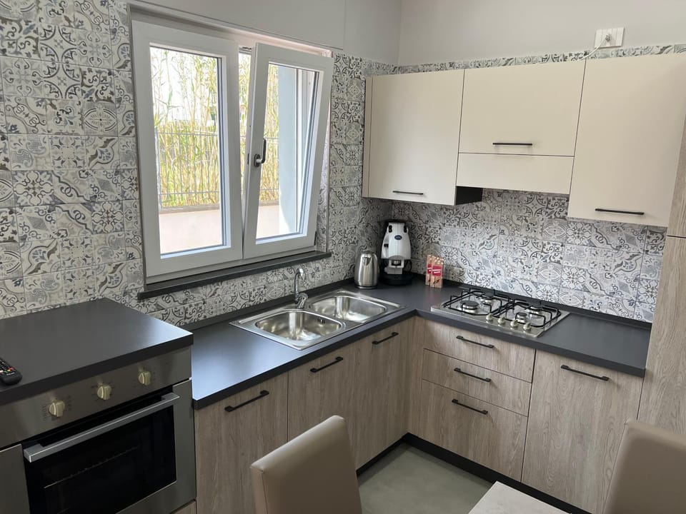 Coffee/tea facilities, Kitchen or kitchenette, pet friendly, stove