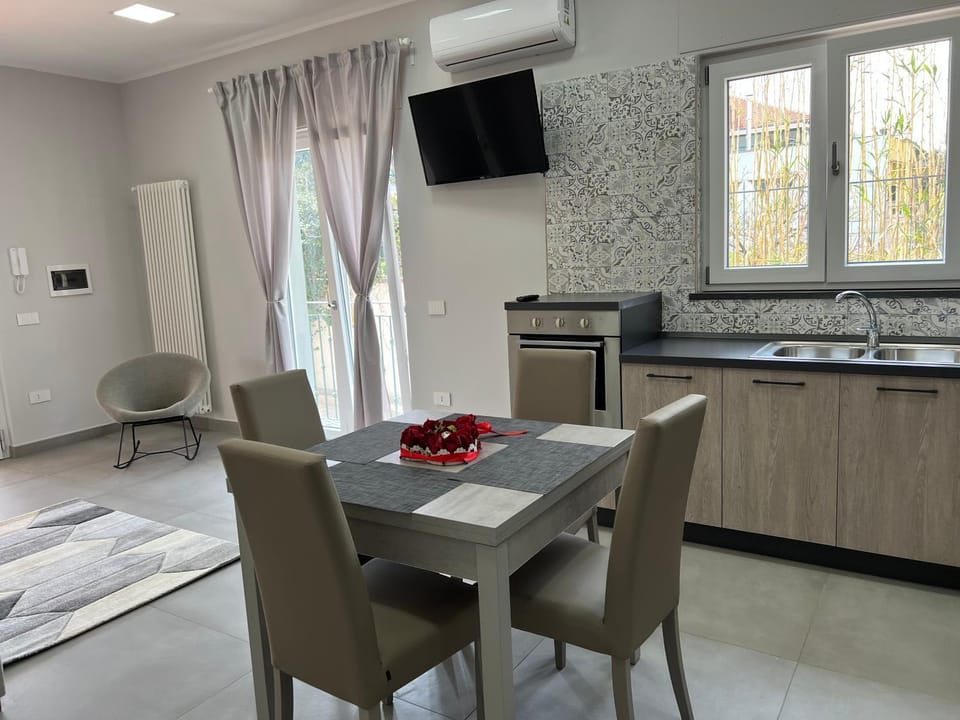 TV and multimedia, Kitchen or kitchenette, Living room, Seating area, Dining area, pet friendly, stove