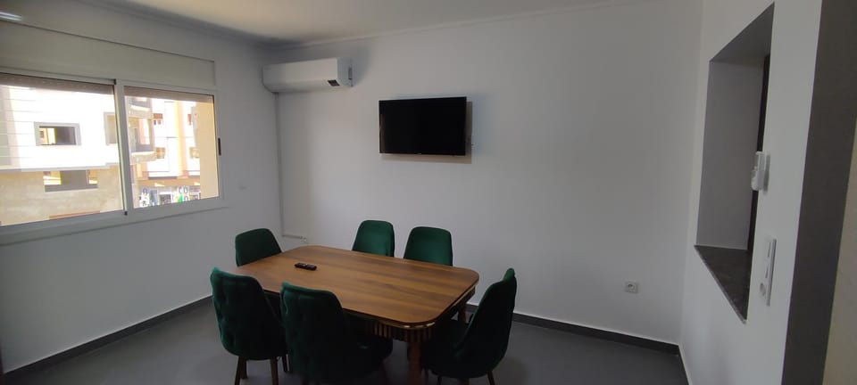 TV and multimedia, Dining area, air conditioner
