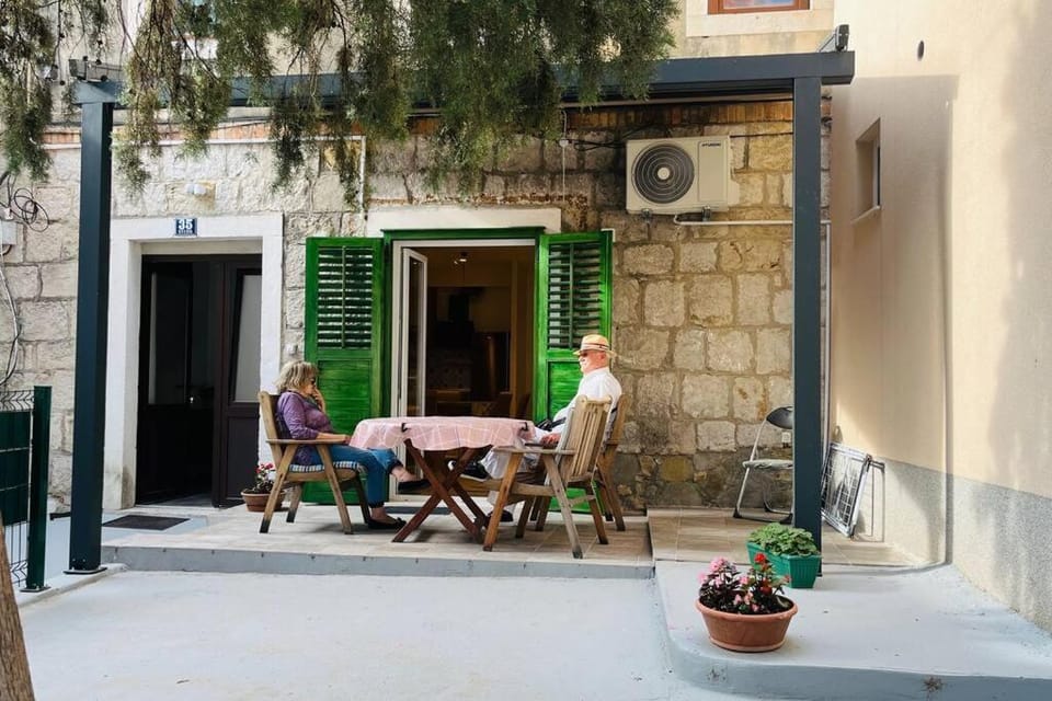 Stone house with cute terrase Apartment in Split