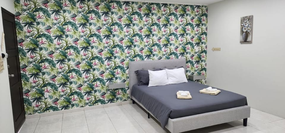 Vibrant Studio Near the Beach Apartment in Jan Thiel