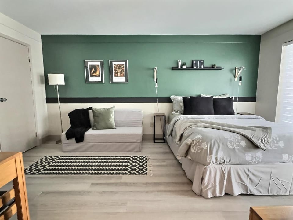 Bed, Seating area, Bedroom
