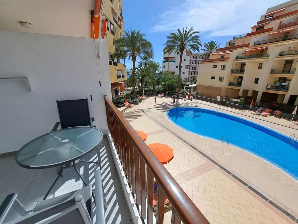 Pool view, Sea view