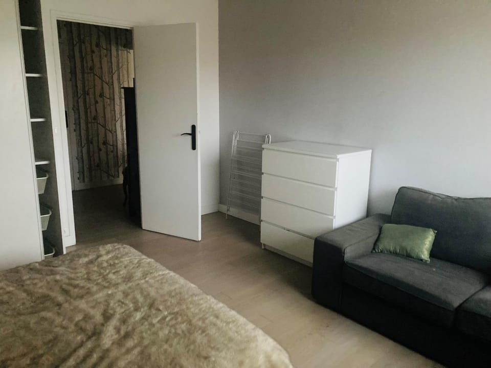 Bed, Photo of the whole room, Seating area, Bedroom, wardrobe