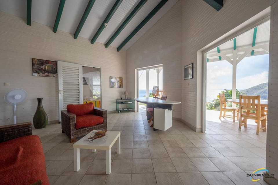 Villa La Lady 8, 300 m de la plage, vue mer à 180° Villa in Martinique
