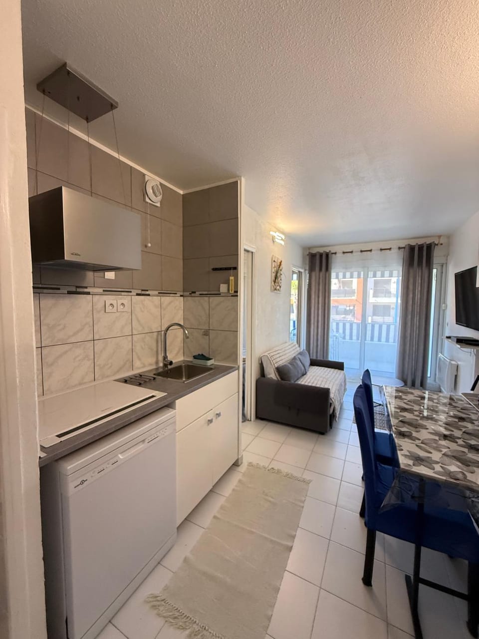 dishwasher, stove, kitchen