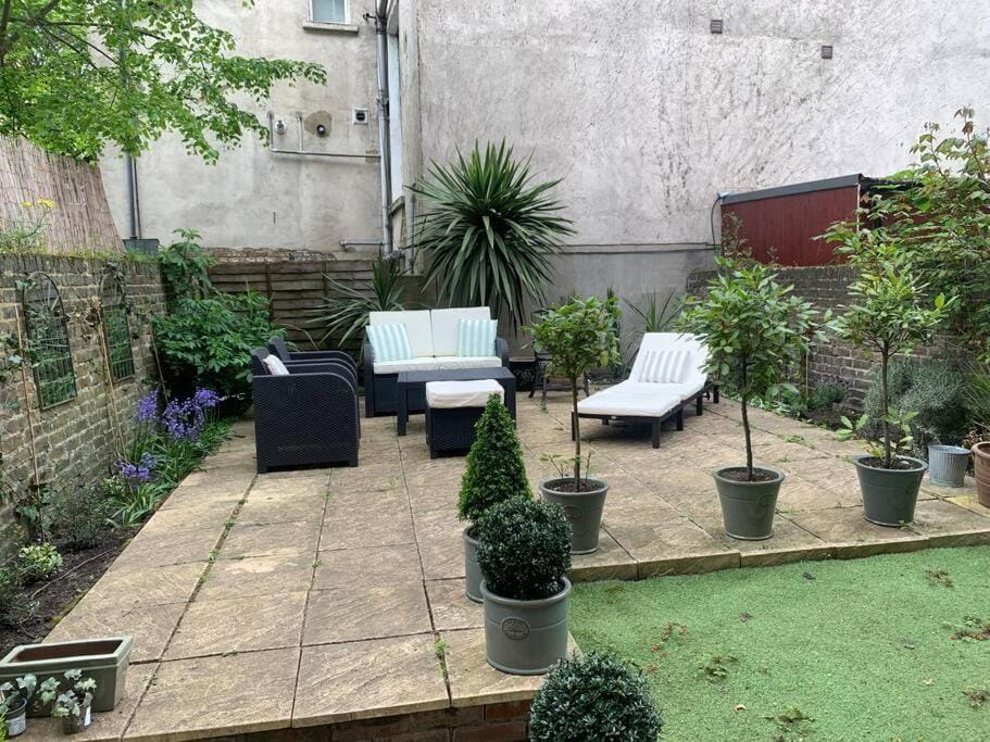 Garden, Seating area, sunbed