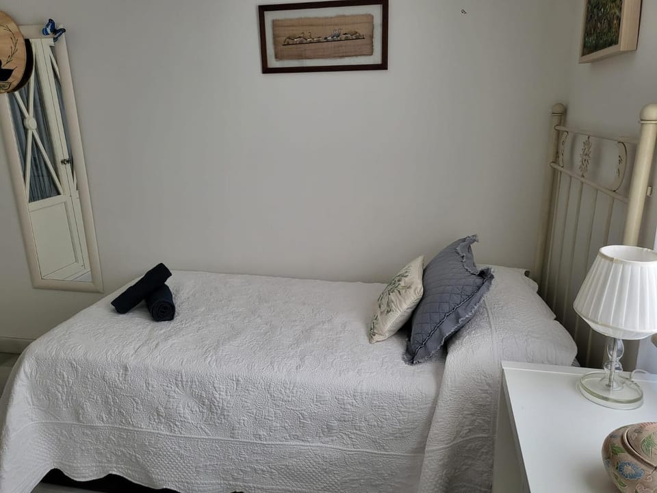 Habitación agradable con baño individual Vacation rental in Seville