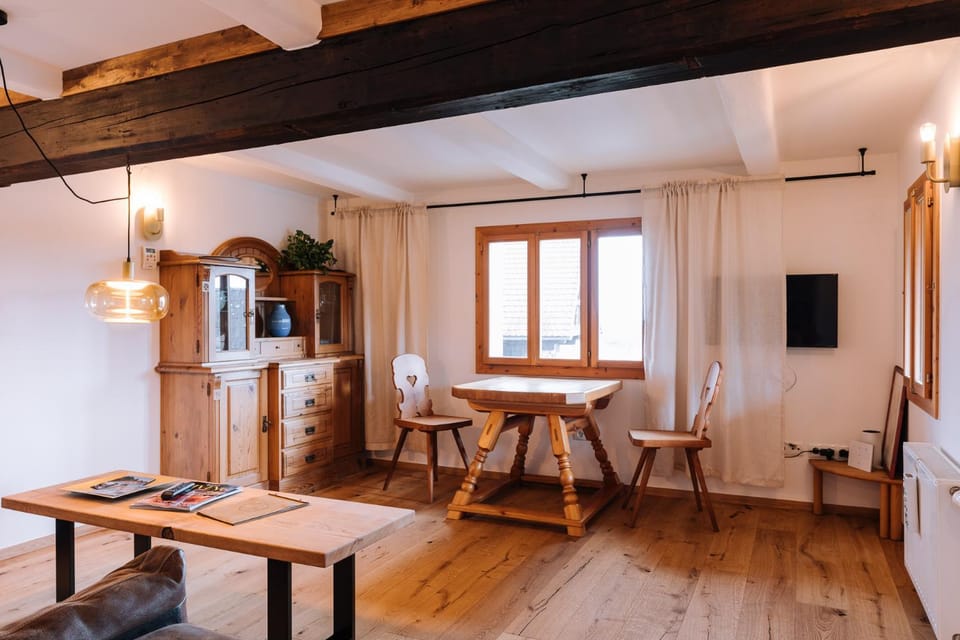Living room, Dining area, Food
