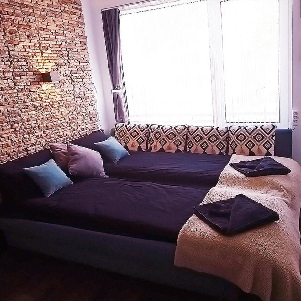 Property building, Bed, Living room, Seating area, Bedroom