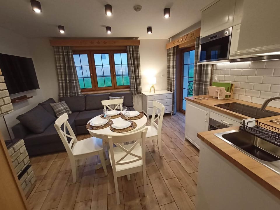 Kitchen or kitchenette, Living room, Seating area, Dining area, minibar, stove