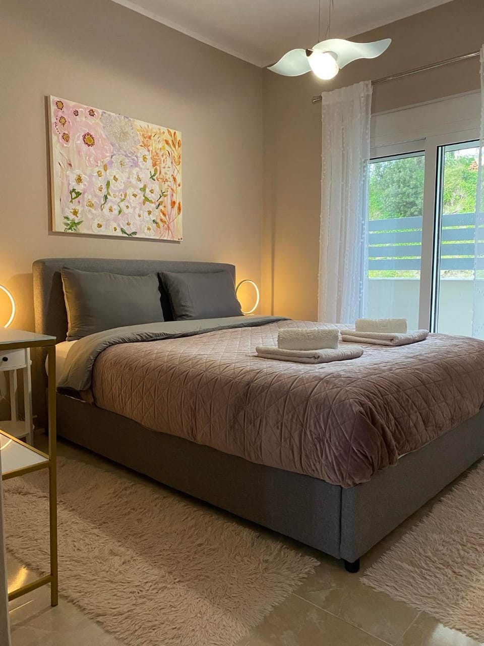 Bed, Photo of the whole room, Bedroom, air conditioner