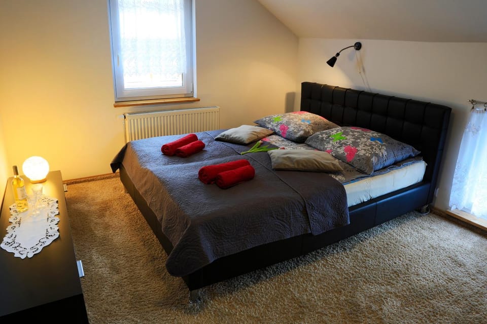 Bed, Seating area, Bedroom