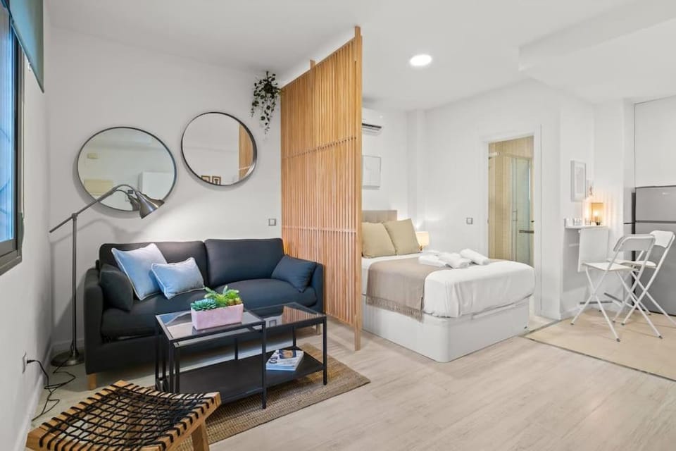 Bed, Living room