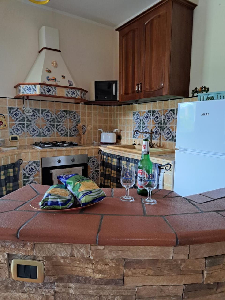 Kitchen or kitchenette, Food and drinks, microwave, oven, kitchen