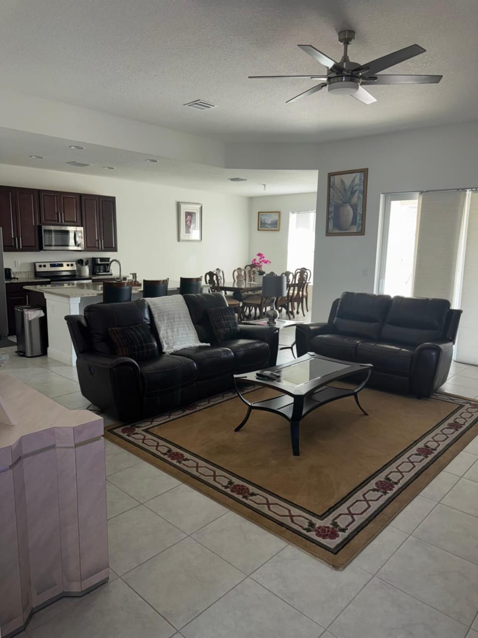 Kitchen or kitchenette, Living room