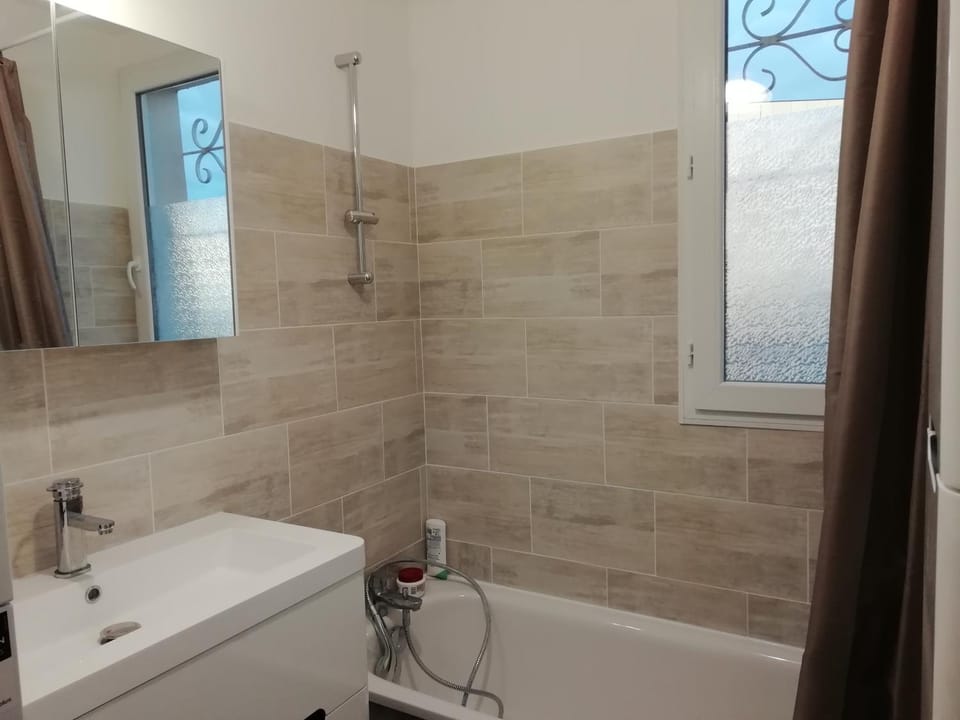 Bathroom, Bath