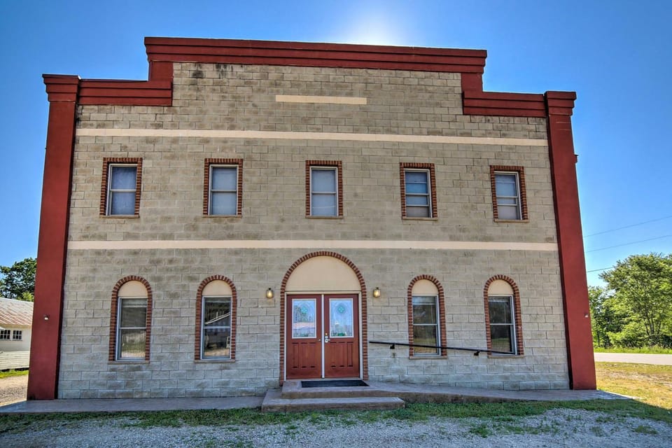 2 Mi to Ice Caves: Pet-Friendly Eben Junction Apt Apartment in Wisconsin
