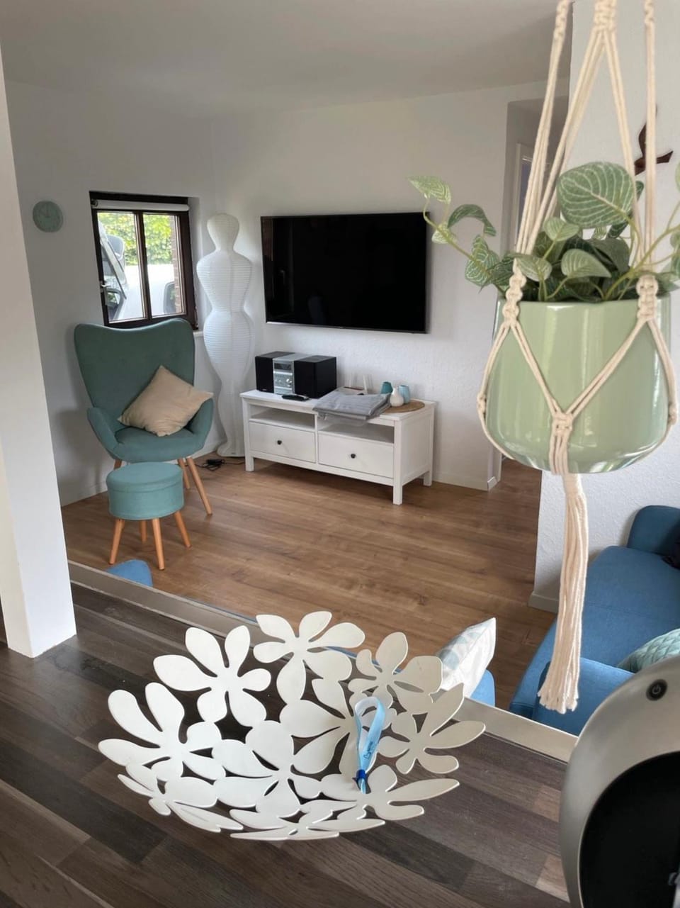 Communal lounge/ TV room, TV and multimedia, Living room, Seating area, Evening entertainment