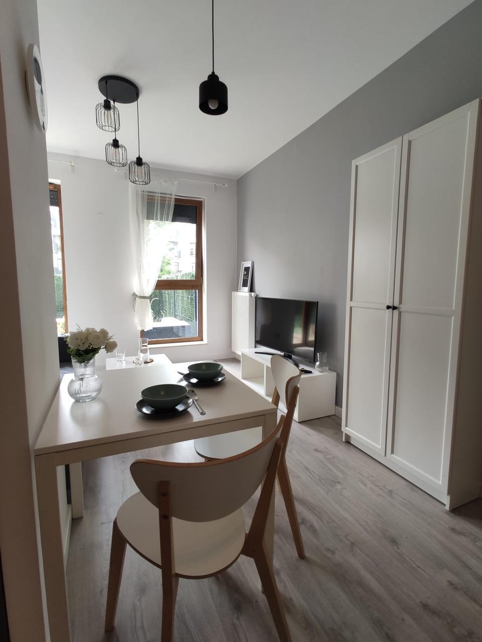 TV and multimedia, Living room, Seating area, Dining area