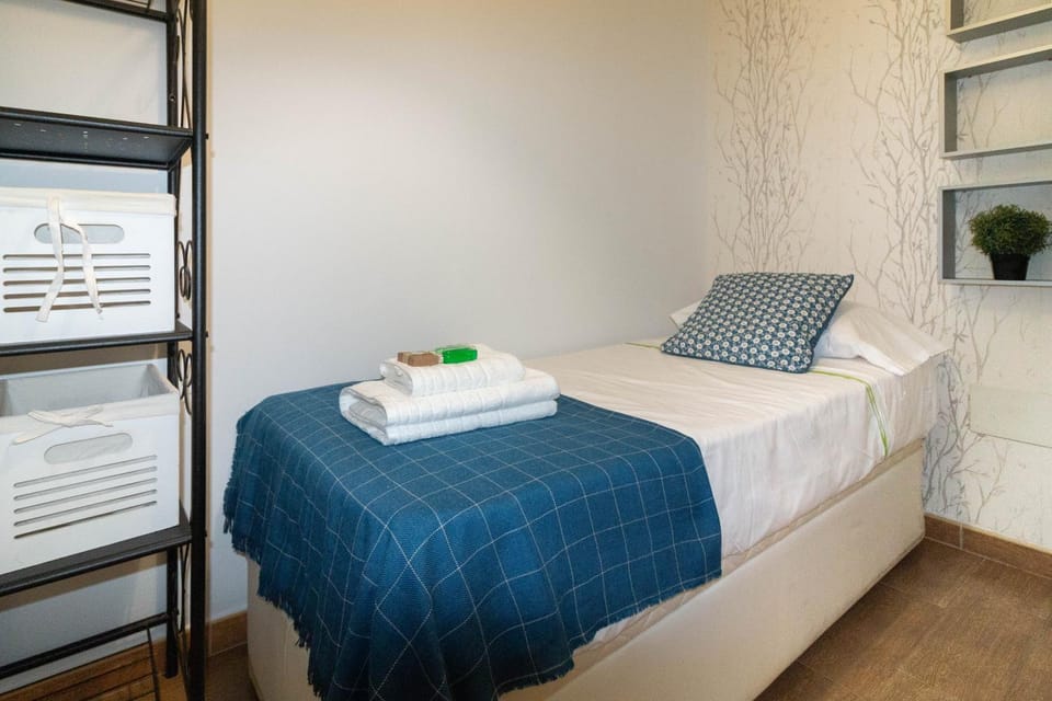 Bed, Photo of the whole room, Bedroom, towels