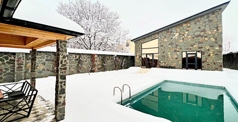 Property building, Patio, Day, Winter, Pool view, Swimming pool, sunbed
