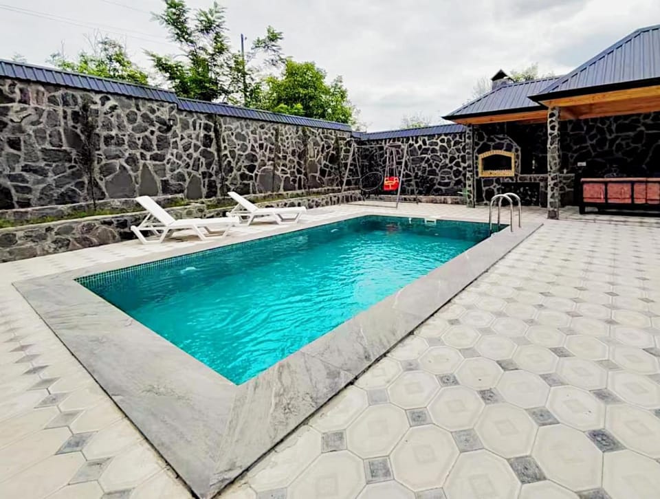 Property building, Patio, Day, Pool view, Swimming pool, sunbed