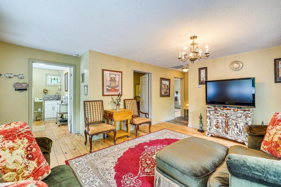 Eureka Springs Rental - Walk to Downtown! House in Eureka Springs