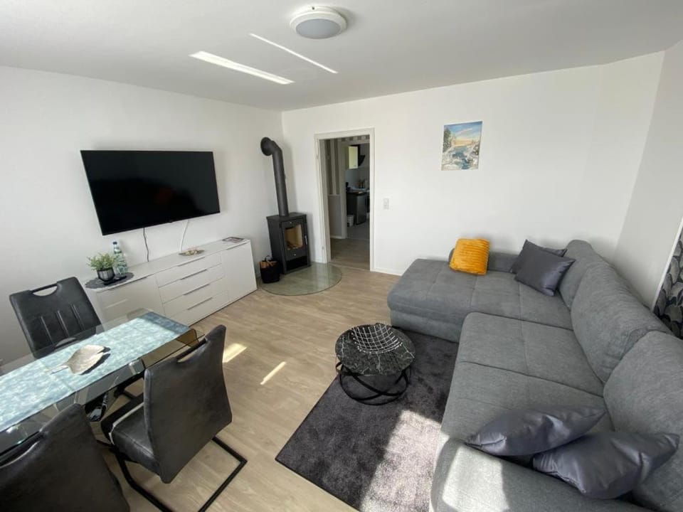 Communal lounge/ TV room, TV and multimedia, Living room, Seating area, Evening entertainment, flat iron