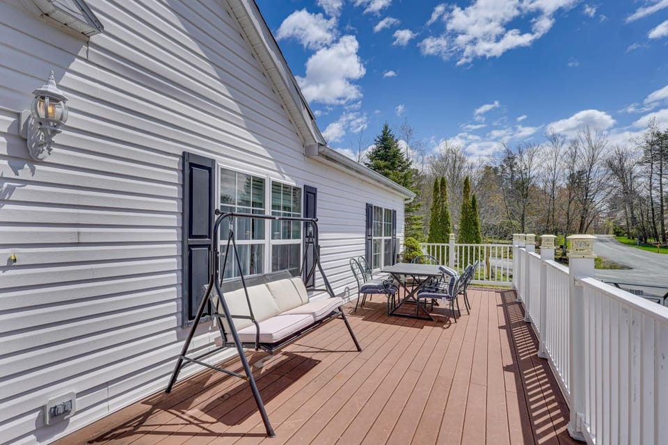 Catskills Home w/ Swim Spa in Loch Sheldrake! House in Loch Sheldrake