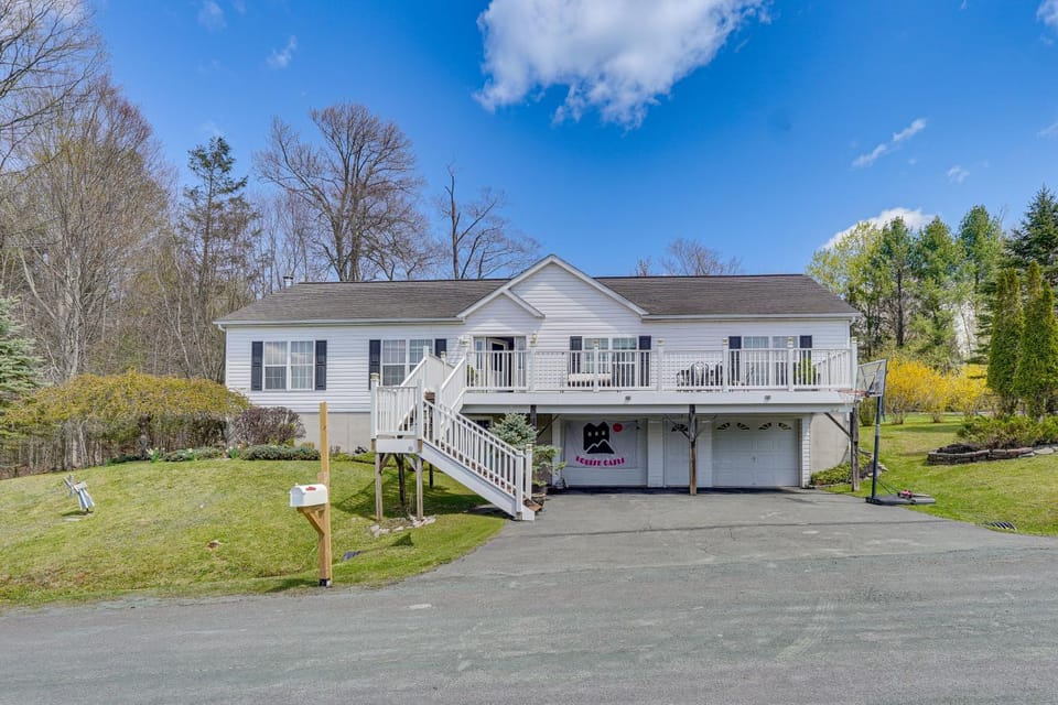 Catskills Home w/ Swim Spa in Loch Sheldrake! House in Loch Sheldrake